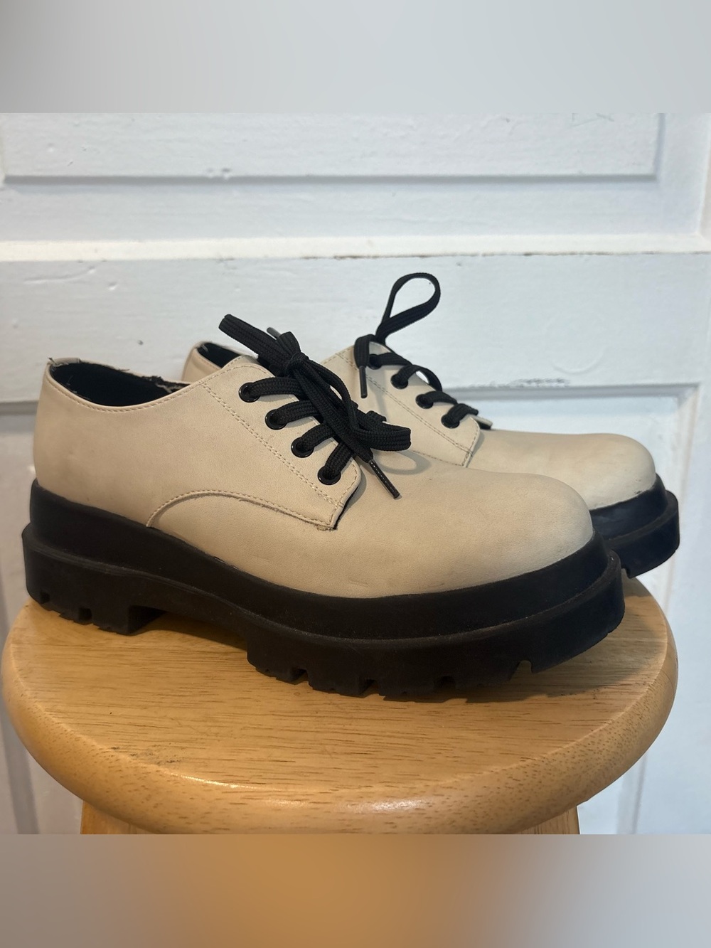 Chunky Lace-Up Cream Woman’s Shoe